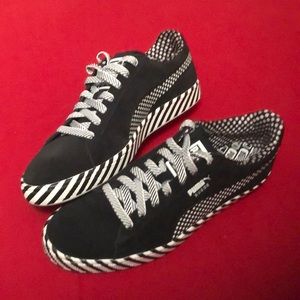 Men’s stripe puma suede shoes